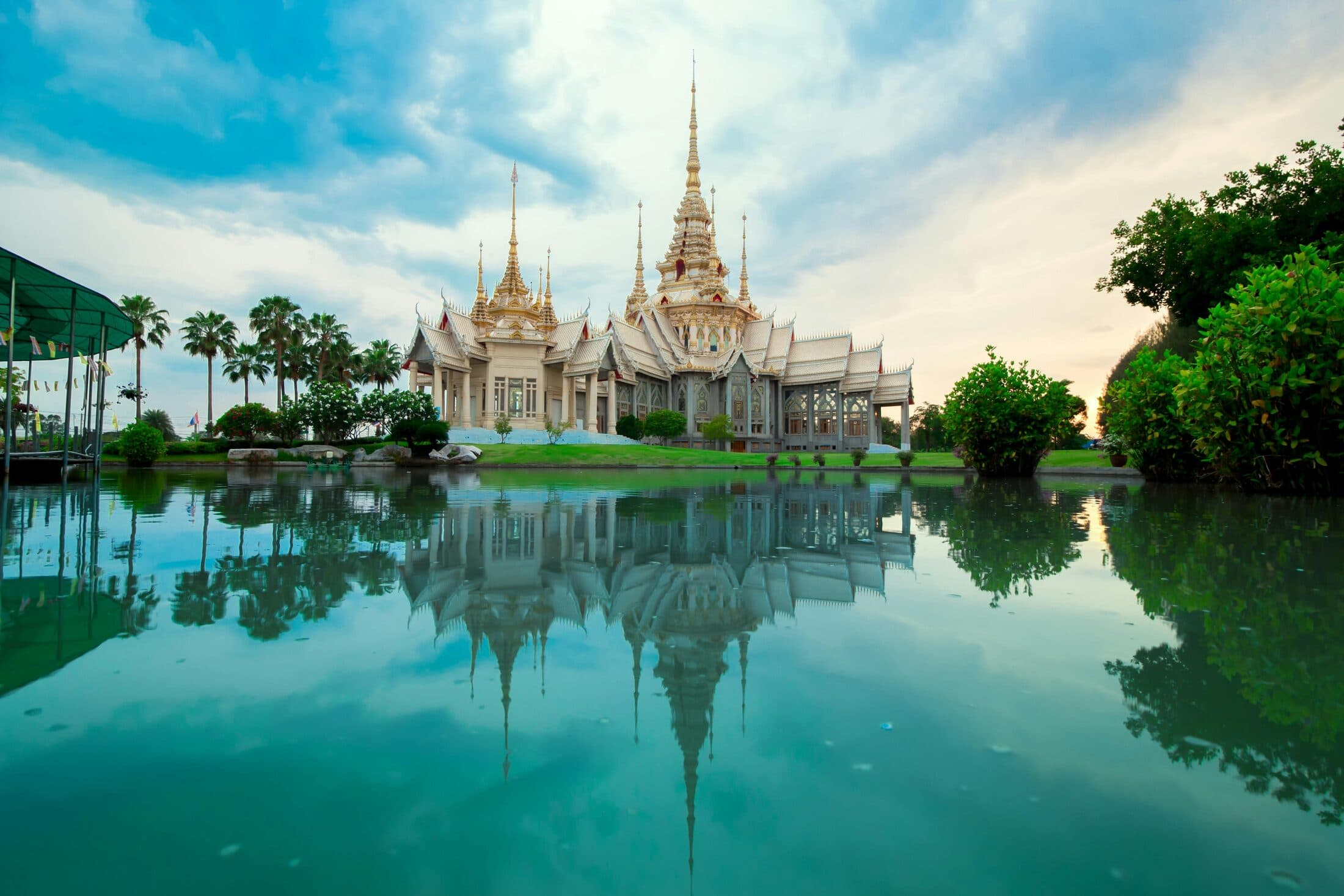 Wat Luang Phor Thuai, Thailand